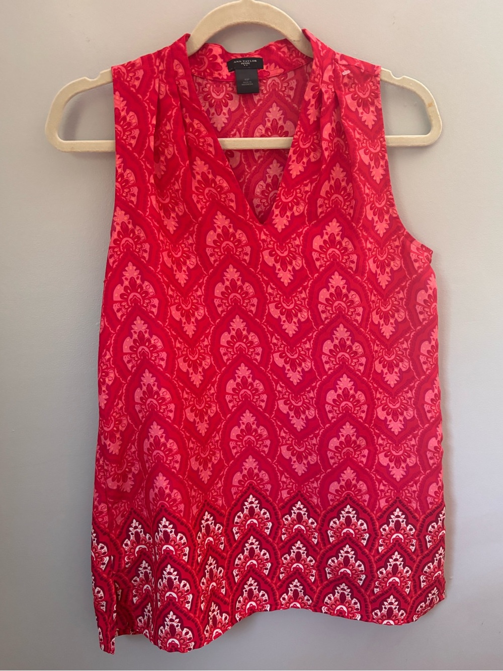 Ann Taylor Red and Pink Sleeveless V-Neck Tunic Blouse